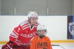 Игрок Кхл на сборах ArtHockey
